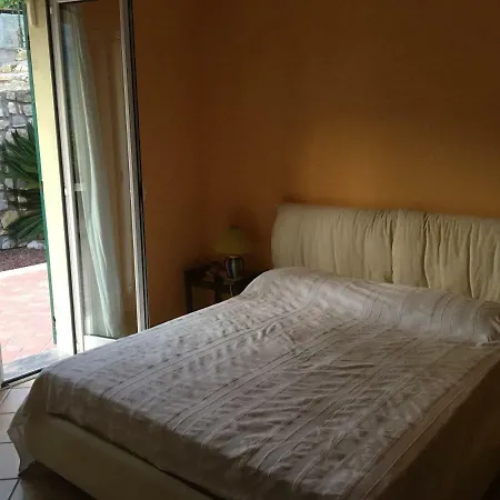 Apartmán Ampio E Luminoso Trilocale Villa Faraldi